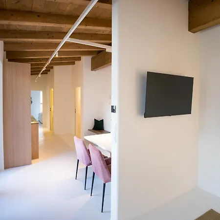 Penthouse N'1 - Balcony, Sauna & Whirlpool Access *